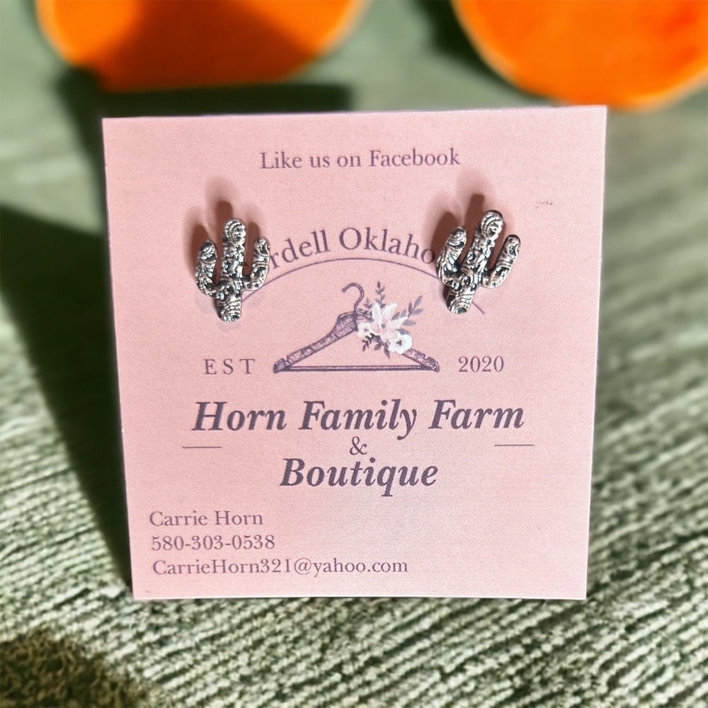 Bronze color cactus earrings. New from my Boutique